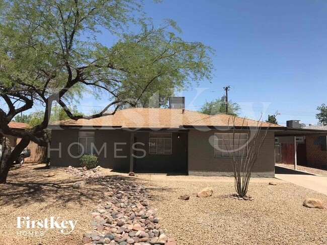 property at 2016 W Whitton Ave