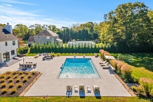 805 Kayleighs Ct in East Marion, NY - Building Photo