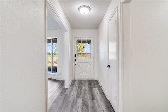 1001 Crisp Rd in Ennis, TX - Building Photo - Building Photo