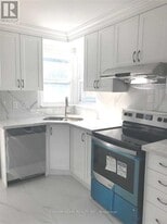 34 Cartier Crescent in Richmond Hill, ON - Building Photo