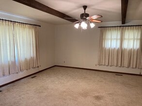 16600 W Burmood Rd in Wood River, NE - Building Photo - Building Photo