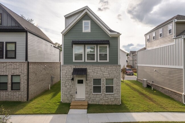 1323 Van Buren Ave in Fayetteville, AR - Building Photo - Building Photo