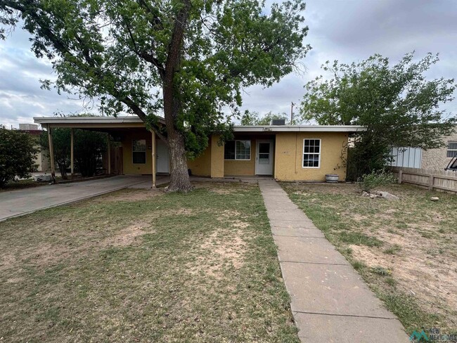 property at 1405 W Yucca Ave