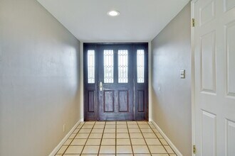 12261 Viewoak Dr in Saratoga, CA - Building Photo - Building Photo