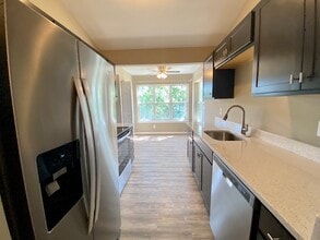 300 Blue Water Ct, Unit 303 in Glen Burnie, MD - Building Photo - Building Photo