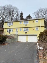 23 Randolph Ct in New Britain, CT - Building Photo