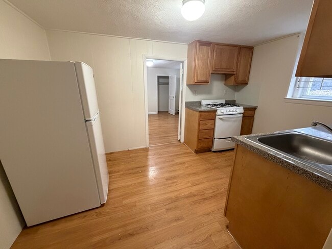 131 Sutherland Rd, Unit A in Boston, MA - Foto de edificio - Building Photo