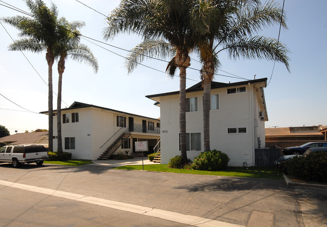 8012 Duesler Ln in Downey, CA - Foto de edificio - Building Photo