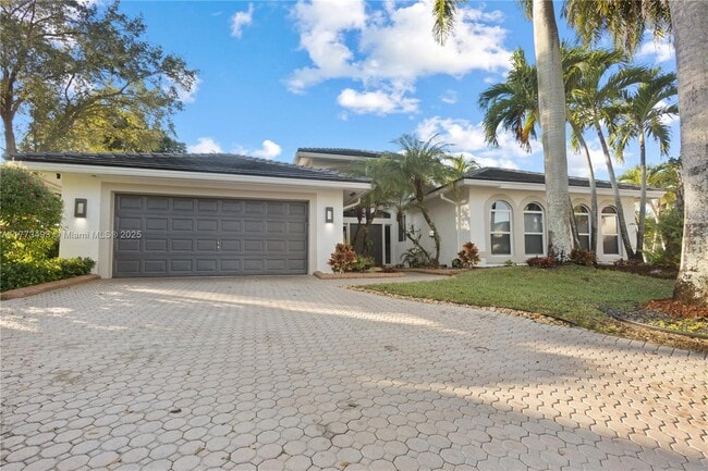 3719 Oak Ridge Cir in Weston, FL - Building Photo - Building Photo