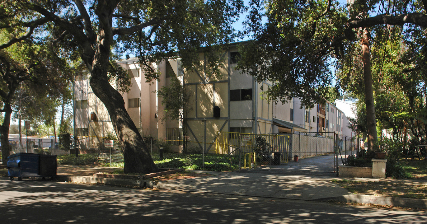 Hudson Oaks in Pasadena, CA - Building Photo