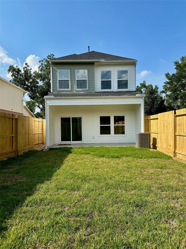 1015 Ellington St in Houston, TX - Building Photo - Building Photo