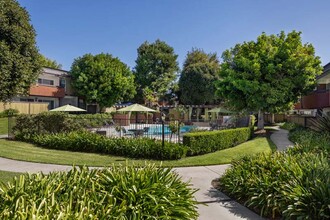 Timbers Apartments, Upland in Upland, CA - Foto de edificio - Building Photo