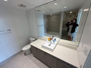 551 NE 39th St in Miami, FL - Foto de edificio - Building Photo