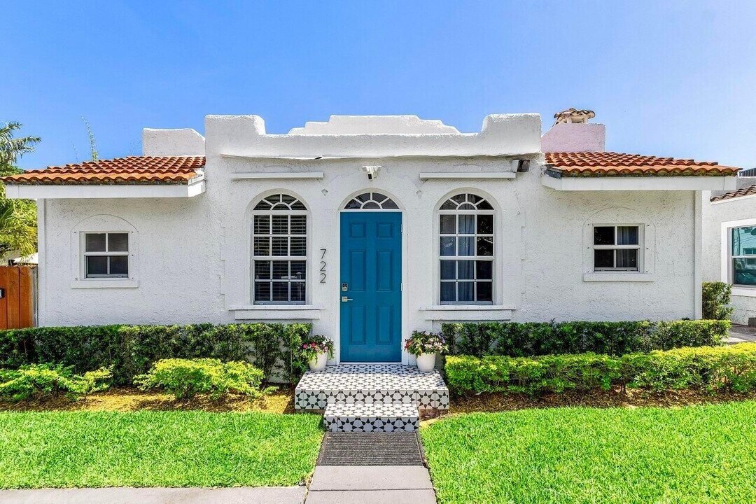 722 Valley Forge Rd in West Palm Beach, FL - Building Photo