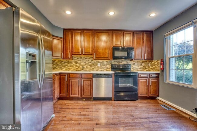 property at 20 Delafield Ct