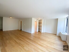 West 87th Street in New York, NY - Building Photo - Building Photo