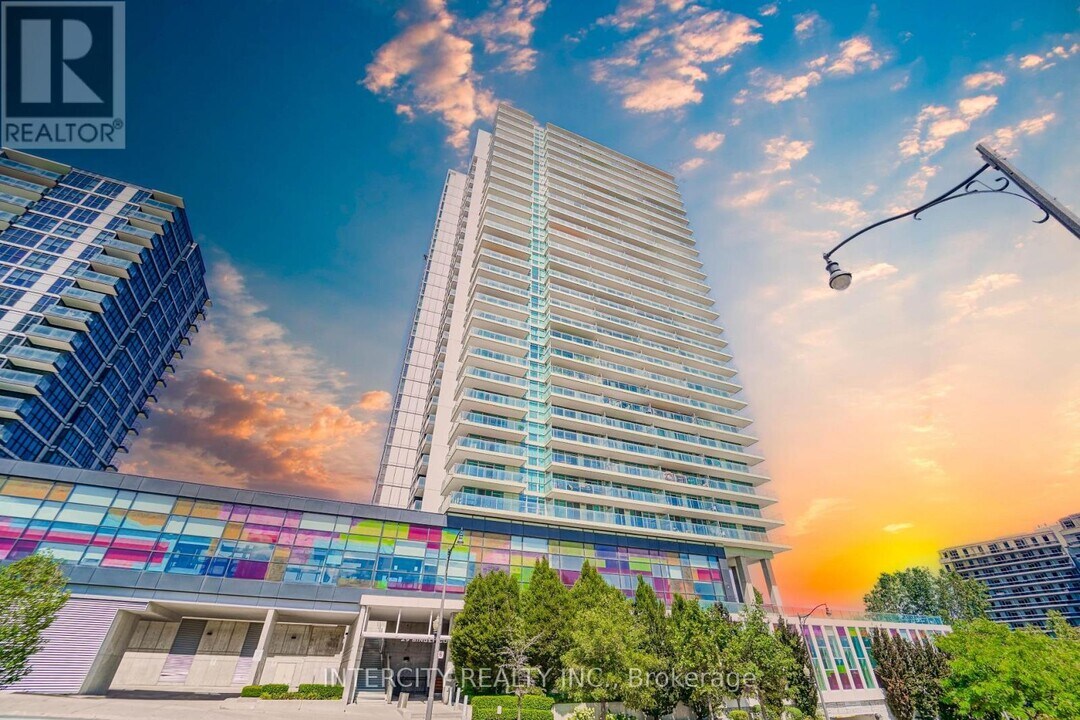 29 Singer Ct in Toronto, ON - Building Photo