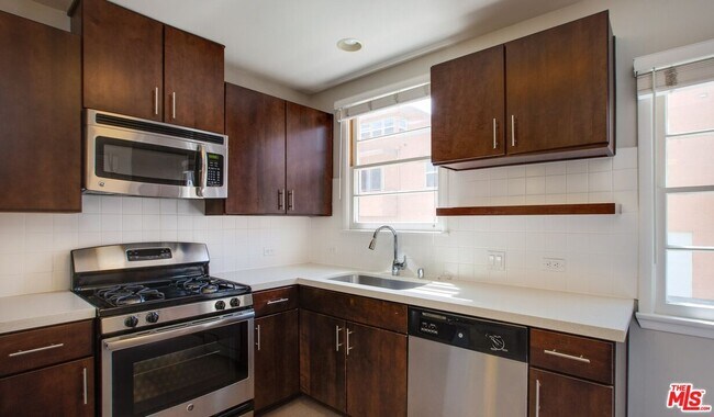 1130 Lake St-Unit -1 in Los Angeles, CA - Building Photo - Building Photo