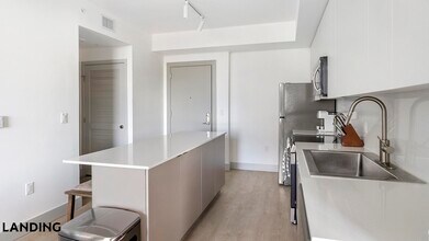 1155 NE 126th St, Unit 325 in North Miami, FL - Building Photo - Building Photo