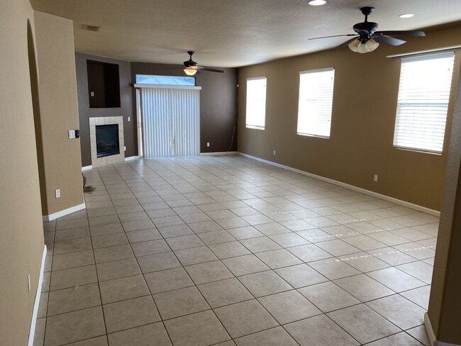 2108 Oak Branch Dr in Stockton, CA - Building Photo - Building Photo