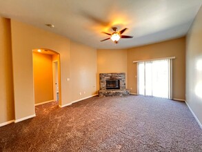 8304 Essex Ct in Bakersfield, CA - Building Photo - Building Photo