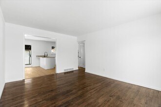 153 Ross St in Garden City, MI - Building Photo - Building Photo