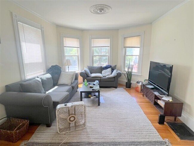 27 Willow Ave, Unit 1