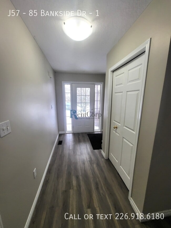 85-J85 Bankside Dr in Kitchener, ON - Building Photo - Building Photo