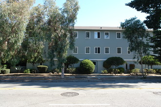 Lincoln Manor in Burlingame, CA - Foto de edificio - Building Photo