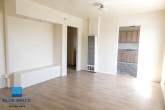 1403 W 53rd St in Los Angeles, CA - Building Photo - Building Photo