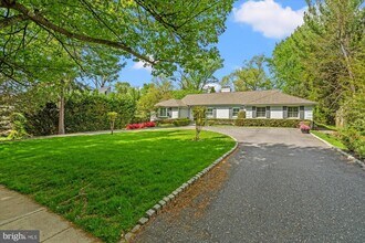 4905 Dorset Ave in Chevy Chase, MD - Building Photo - Building Photo