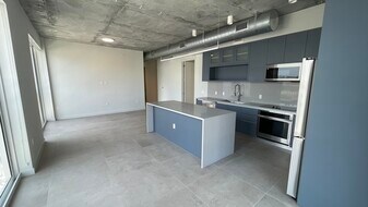 1951 NW 2nd Ct, Unit B7 in Miami, FL - Building Photo