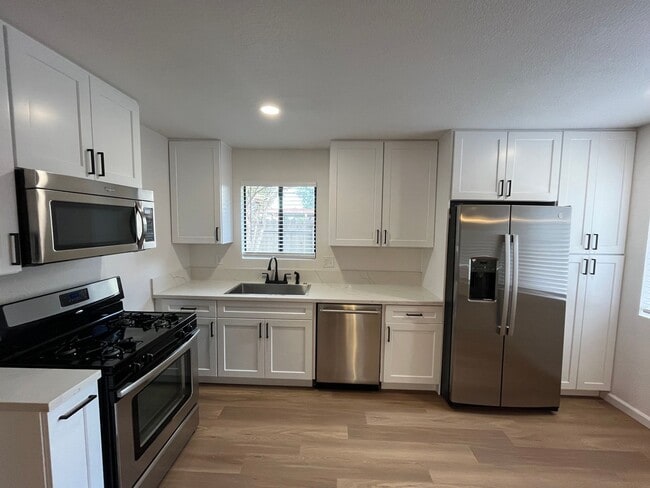 419 Cabo San Lucas Cir in Santa Maria, CA - Foto de edificio - Building Photo