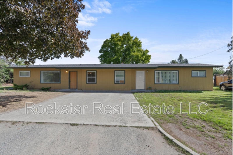 11725 E Alki Ave in Spokane Valley, WA - Building Photo