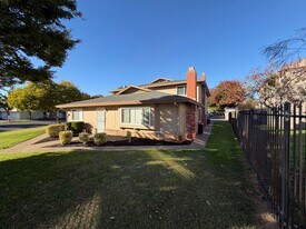 5619 42nd St in Sacramento, CA - Building Photo