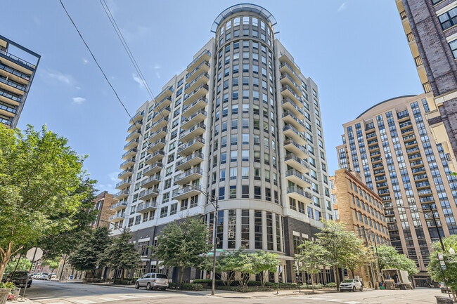 property at 421 W Huron St