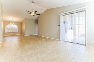 672 E Lovegrass Dr in San Tan Valley, AZ - Building Photo - Building Photo