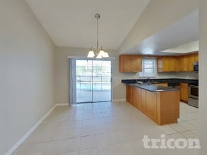 5311 Starhill Pl in Tampa, FL - Building Photo - Building Photo