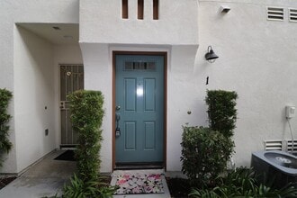 16921 Meadowlark Ridge Rd in San Diego, CA - Building Photo - Building Photo