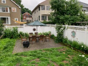 84 North St, Unit 1A in Medford, MA - Foto de edificio - Building Photo