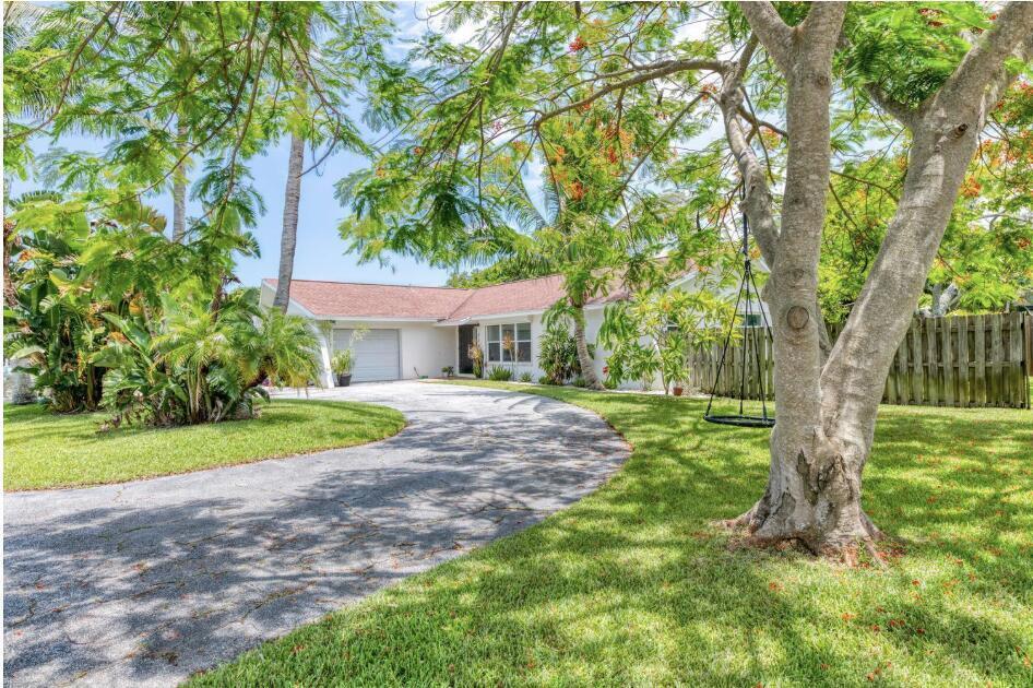 226 Norfolk Rd in Jupiter, FL - Building Photo