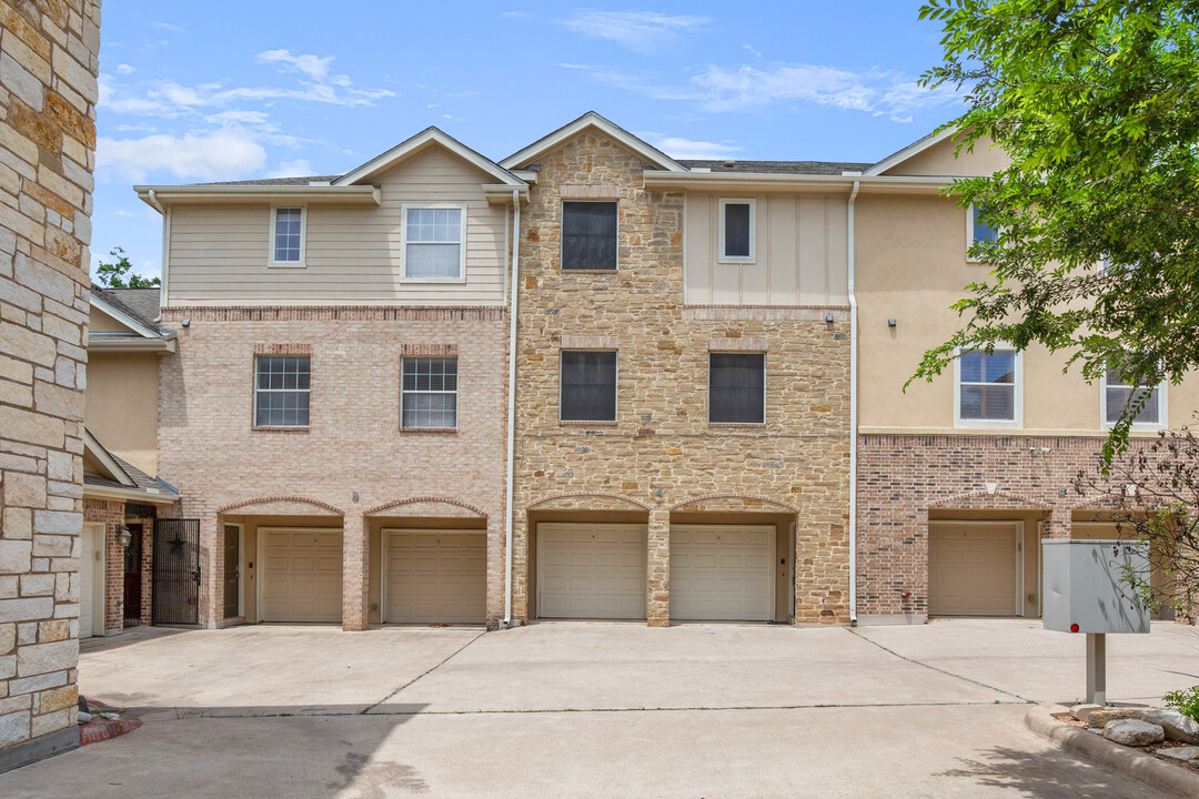 1402 Parker Lane #4 in Austin, TX - Building Photo