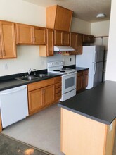 Crestwood Ridge Apartments in Cedar Rapids, IA - Building Photo - Building Photo