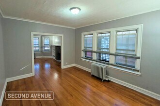 7114 S Claremont Ave in Chicago, IL - Foto de edificio - Building Photo