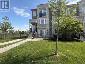 5055 Oscar Peterson Blvd in Mississauga, ON - Building Photo