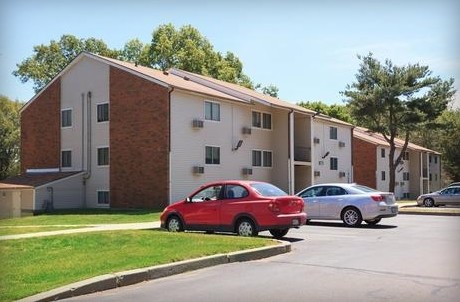 Evergreen Apartments in East Providence, RI - Building Photo