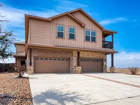 303-307 Creekside Curve in New Braunfels, TX - Building Photo