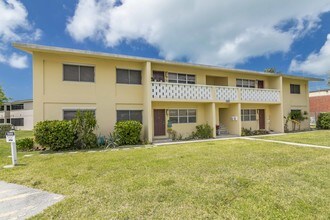 NAS Key West Homes in Key West, FL - Foto de edificio - Building Photo