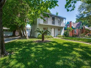 2250 W Main St in Houston, TX - Building Photo - Building Photo