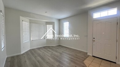 320 Penhow Cir in Sacramento, CA - Building Photo - Building Photo